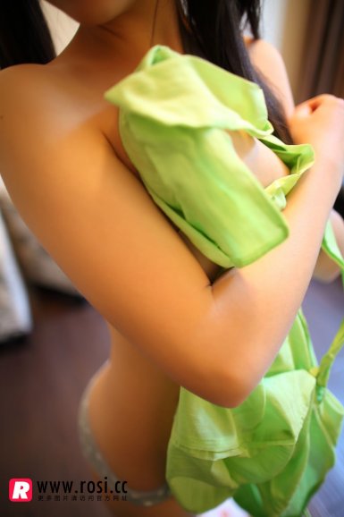 肉鸡“耿直”秀恩爱 遭女友小钰疯狂嘲笑‘LOL S14’(图1) LPL直播